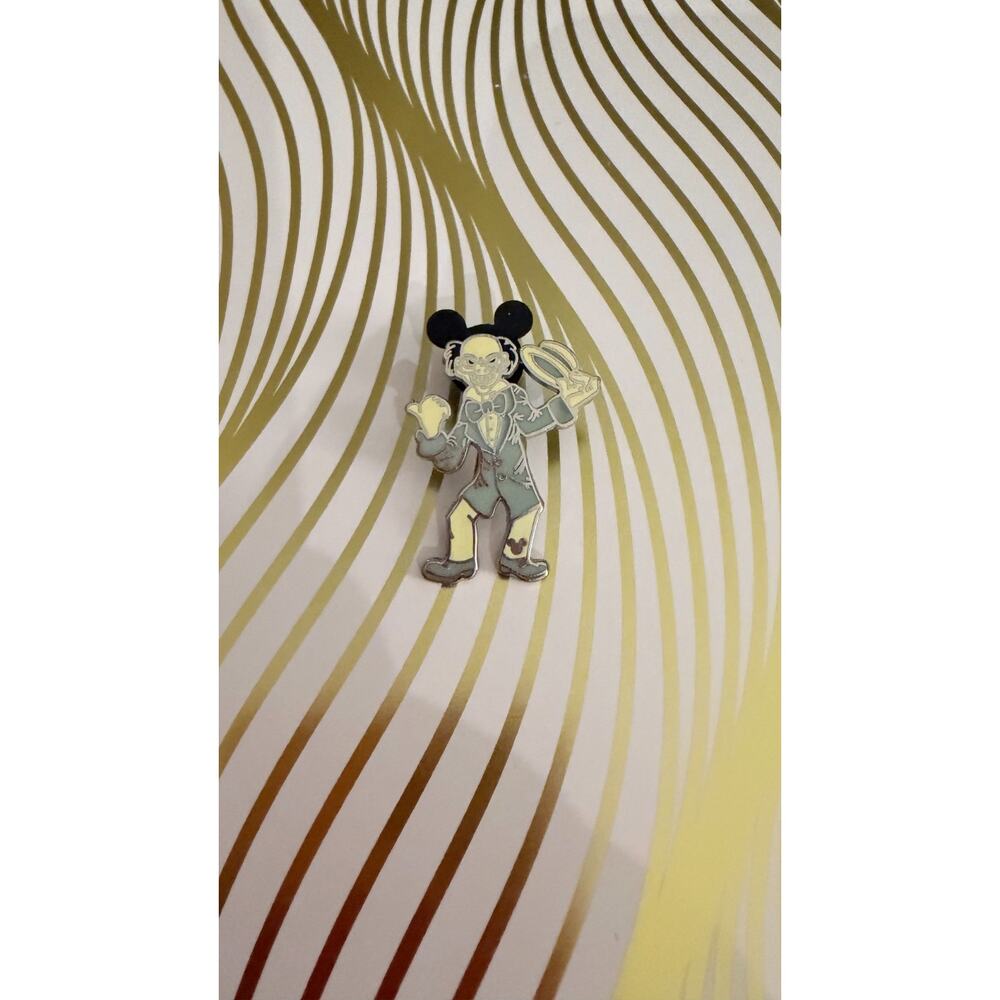 Disney Parks 2007 Hidden Mickey 2/3 Haunted Mansion Hitchhiking Ghosts Ezra Pin